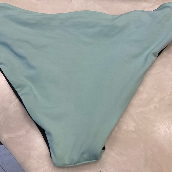 Bombshell Reversible Bikini by L Space, Black & Green, Removeable Strap, Sz Med - Picture 13 of 16